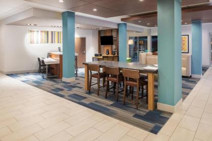 Holiday Inn Express & Suites Kingdom City an IHG Hotel - image 4