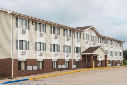 Amerihost Inn  Suites Kingdom City Missouri