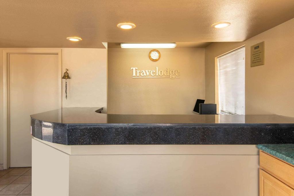 Travelodge by Wyndham Kingman - image 2