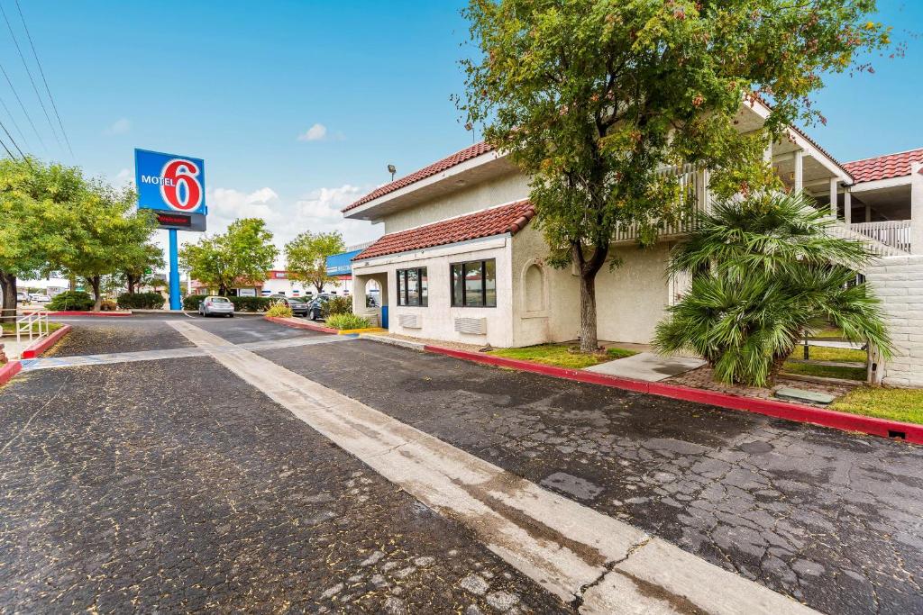 Motel 6-Kingman AZ - Route 66 East - main image