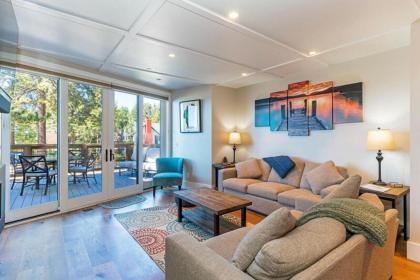 Tahoe Beachfront Retreat by Tahoe Mountain Properties - image 9