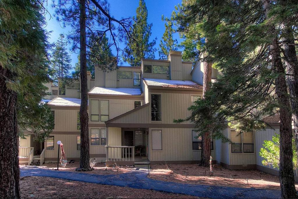 Cheyennes Place by Lake Tahoe Accommodations - main image