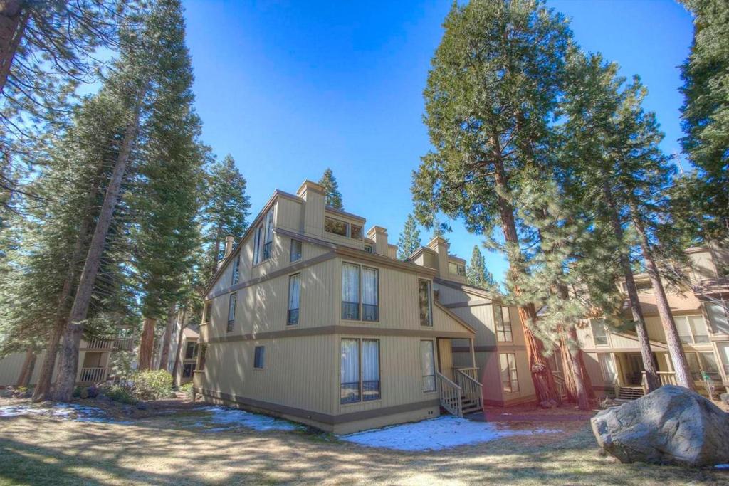 Kingswood Cornerview by Lake Tahoe Accommodations - main image