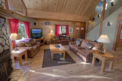 The Bass Chalet by Lake Tahoe Accommodations - image 14