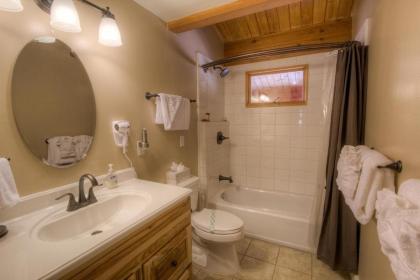 The Bass Chalet by Lake Tahoe Accommodations - image 7