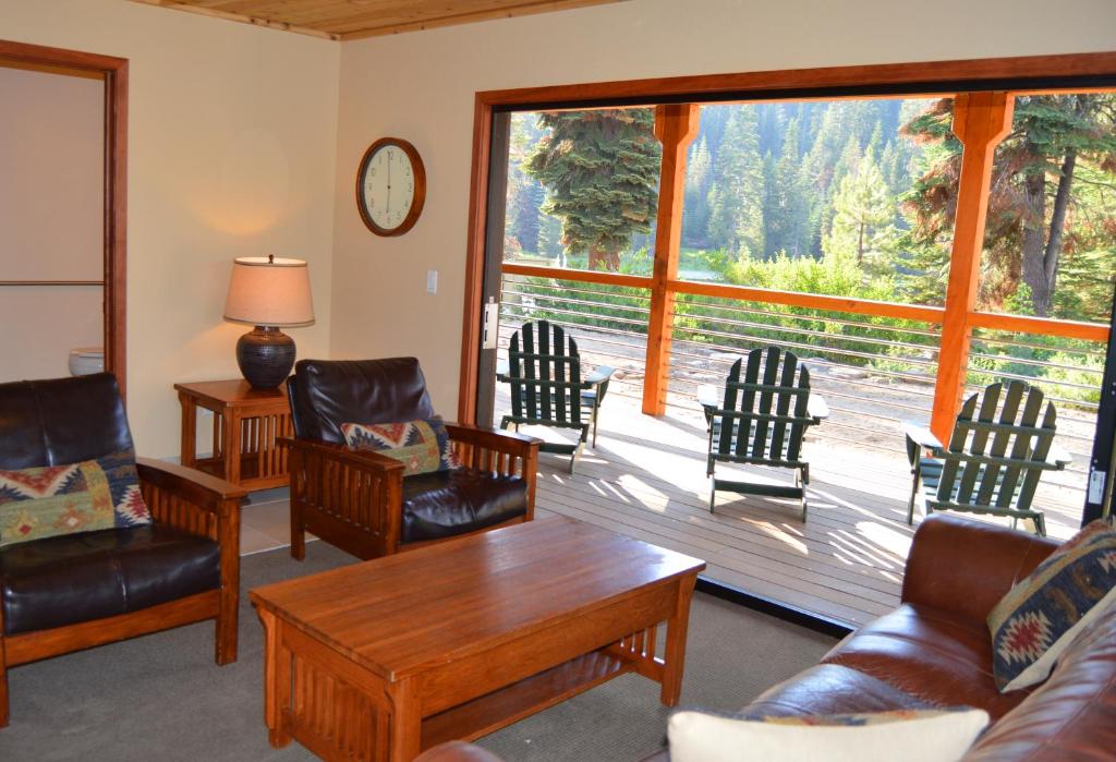 Montecito Sequoia Lodge - main image