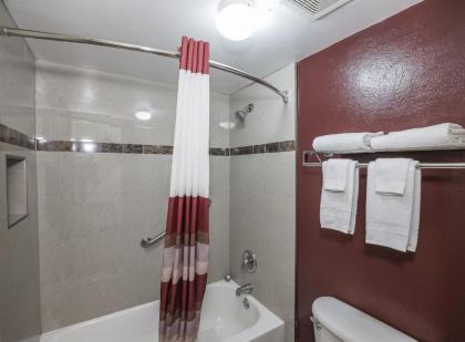 Red Roof Inn Kingsland - image 11