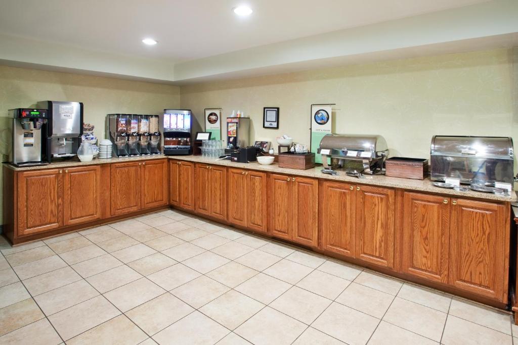 Country Inn & Suites by Radisson Kingsland GA - image 4