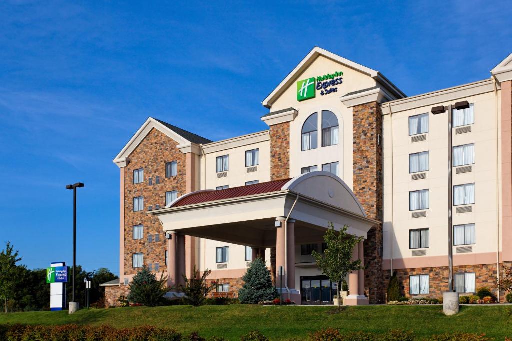 Holiday Inn Express Hotel & Suites Kingsport-Meadowview I-26 an IHG Hotel - main image