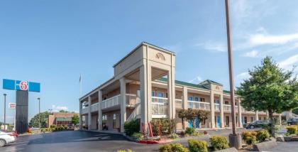 Motel 6-Kingsport TN - image 1