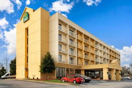 La Quinta Inn & Suites by Wyndham Kingsport TriCities Airport - image 1