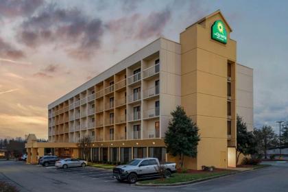 La Quinta Inn & Suites by Wyndham Kingsport TriCities Airport - image 2