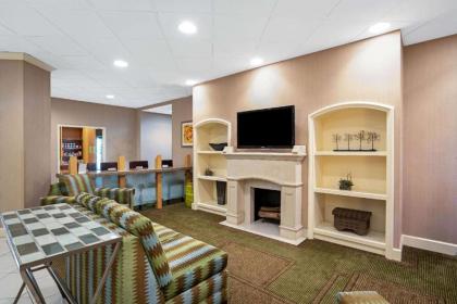 La Quinta Inn & Suites by Wyndham Kingsport TriCities Airport - image 4