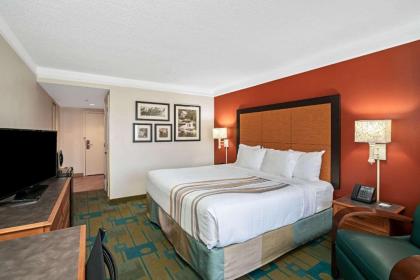 La Quinta Inn & Suites by Wyndham Kingsport TriCities Airport - image 6