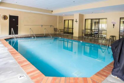 Comfort Suites Kingsport - image 13