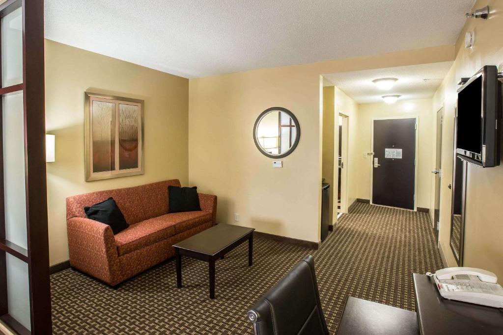 Comfort Suites Kingsport - image 6