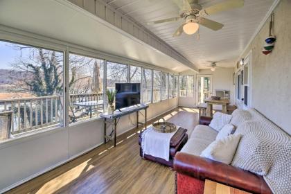 Sun-Soaked Kingsport Home with Deck and Lake View - image 2