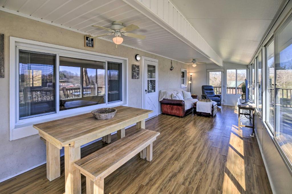 Sun-Soaked Kingsport Home with Deck and Lake View - image 6