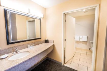 Courtyard by Marriott Kingston - image 2