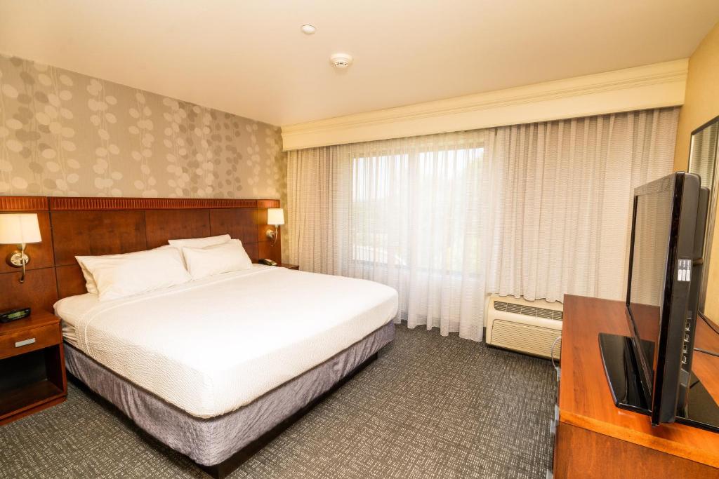 Courtyard by Marriott Kingston - image 3