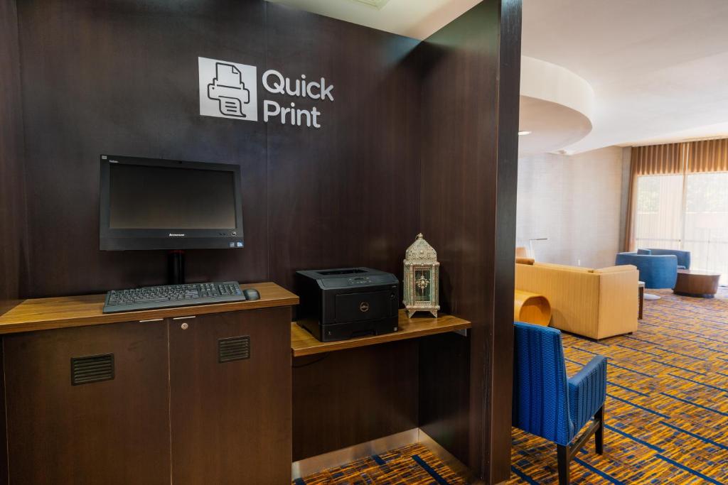 Courtyard by Marriott Kingston - image 7