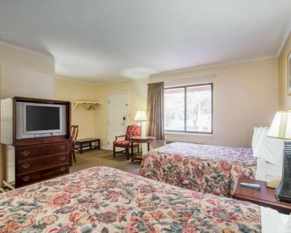 Rodeway Inn Skytop - image 14