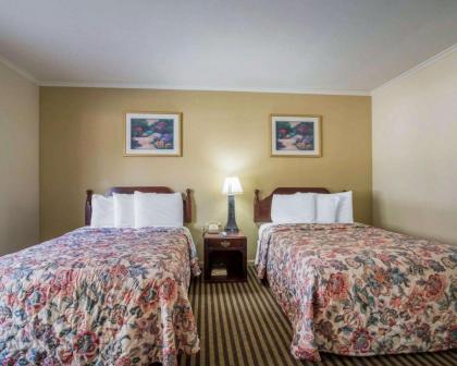 Rodeway Inn Skytop - image 5