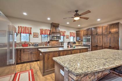 Spacious Kingston Home with Porch-Walk to Lake Texoma - image 7