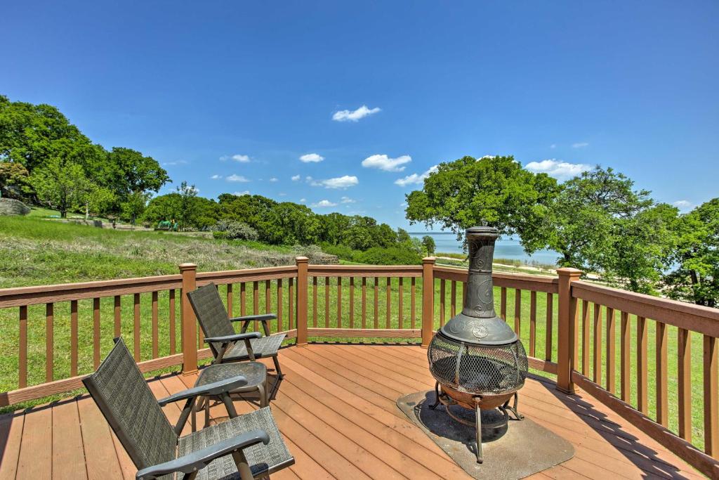 Cozy Kingston House on Lake Texoma-Steps to Beach! - main image