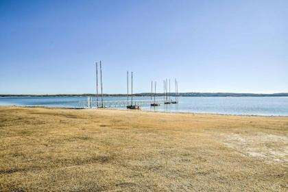 Spectacular Lake Texoma Home with Pool Table! - image 6