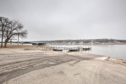 Kingston Cabin with Easy Access to Lake Texoma! - image 4