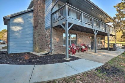 Apt with Shared Pool - 23 Miles to LakePoint! - image 1