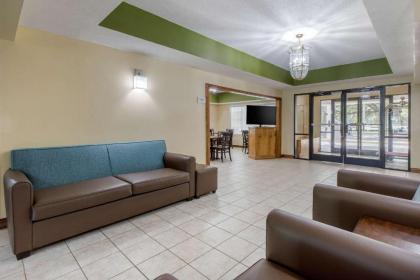 Quality Inn - image 8