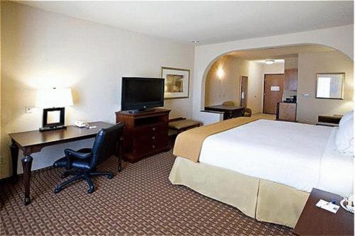 Holiday Inn Express Hotel and Suites Kingsville an IHG Hotel - image 5