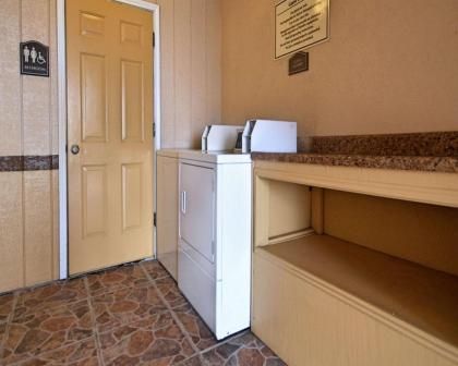 Americas Best Value Inn Kingsville - image 12