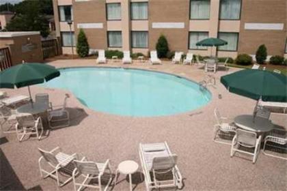 Hampton Inn Kinston - image 9