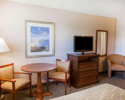 Comfort Inn Kirkland - image 9