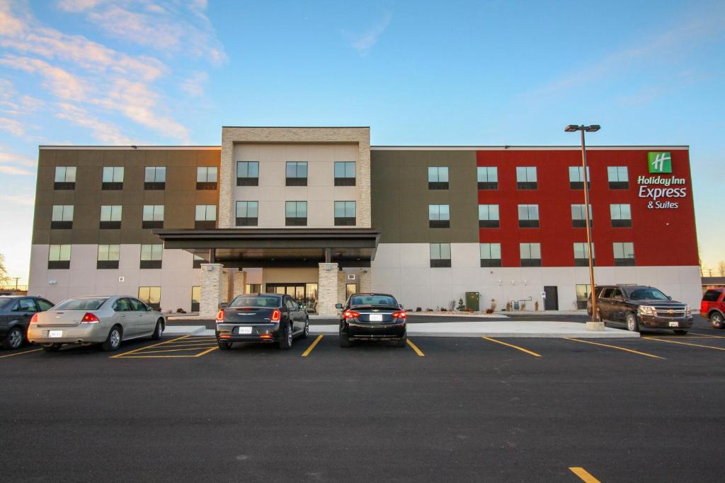 Holiday Inn Express & Suites - Kirksville - University Area an IHG Hotel - main image