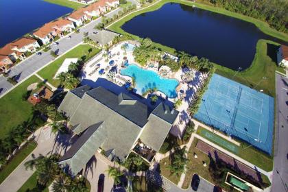 Stunning 4 Bd w/ Pool Close to Disney 8940 - image 4