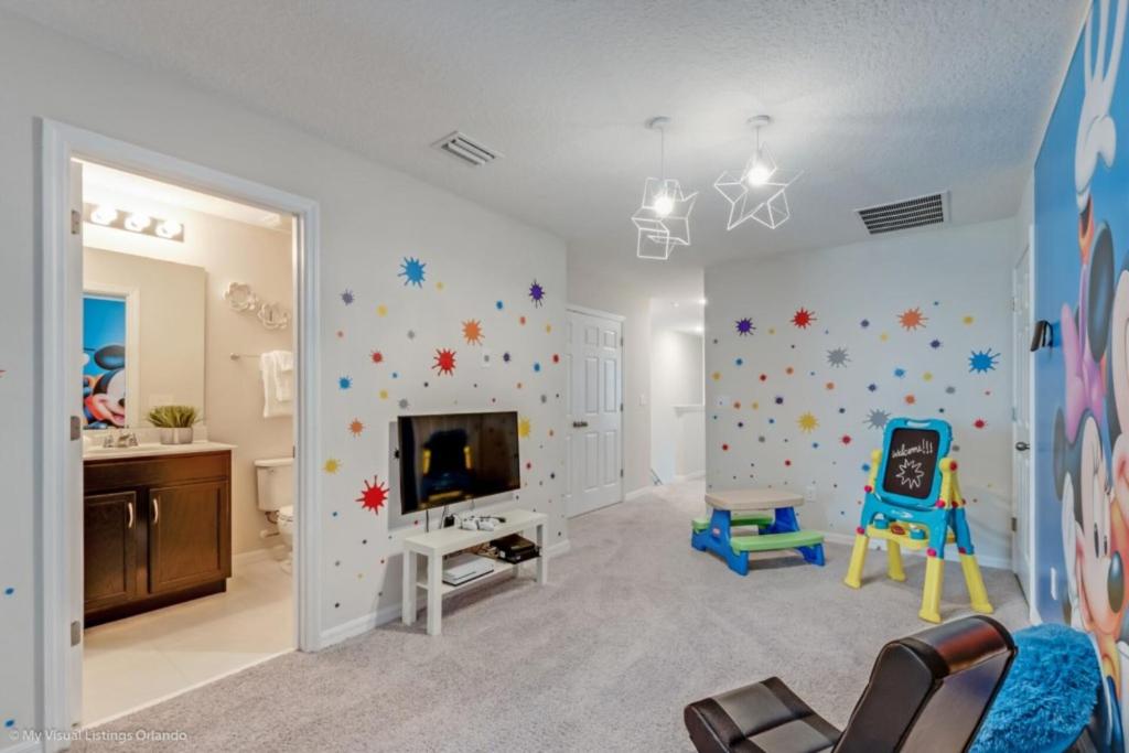 Beautiful Townhome with Private Pool Close to Disney Orlando Townhome 3111 - image 2