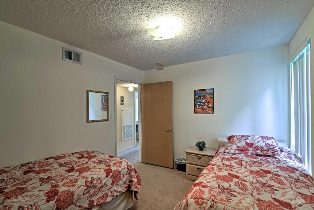 Lovely Condo with Pool Access about 6 Miles to Disney! - image 2