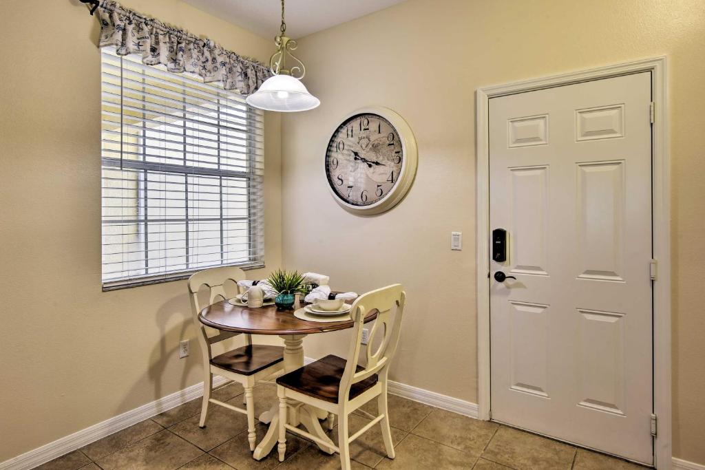 Central Townhome with Pool Access about 10 Min to Disney! - image 4