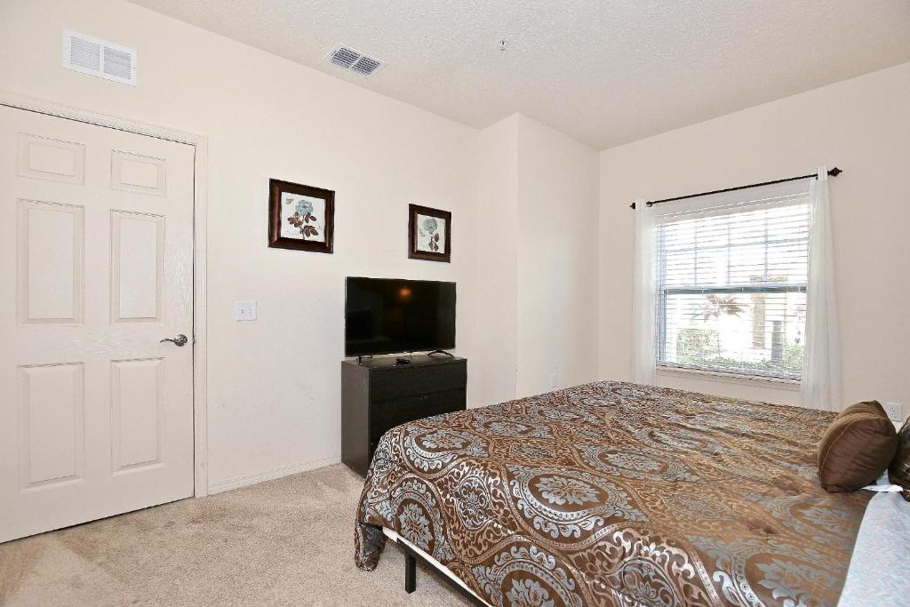 All new townhouse in gated community 10 min away from Disney! - image 5