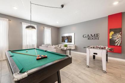 Luxury home with game room for 20 guests - image 14