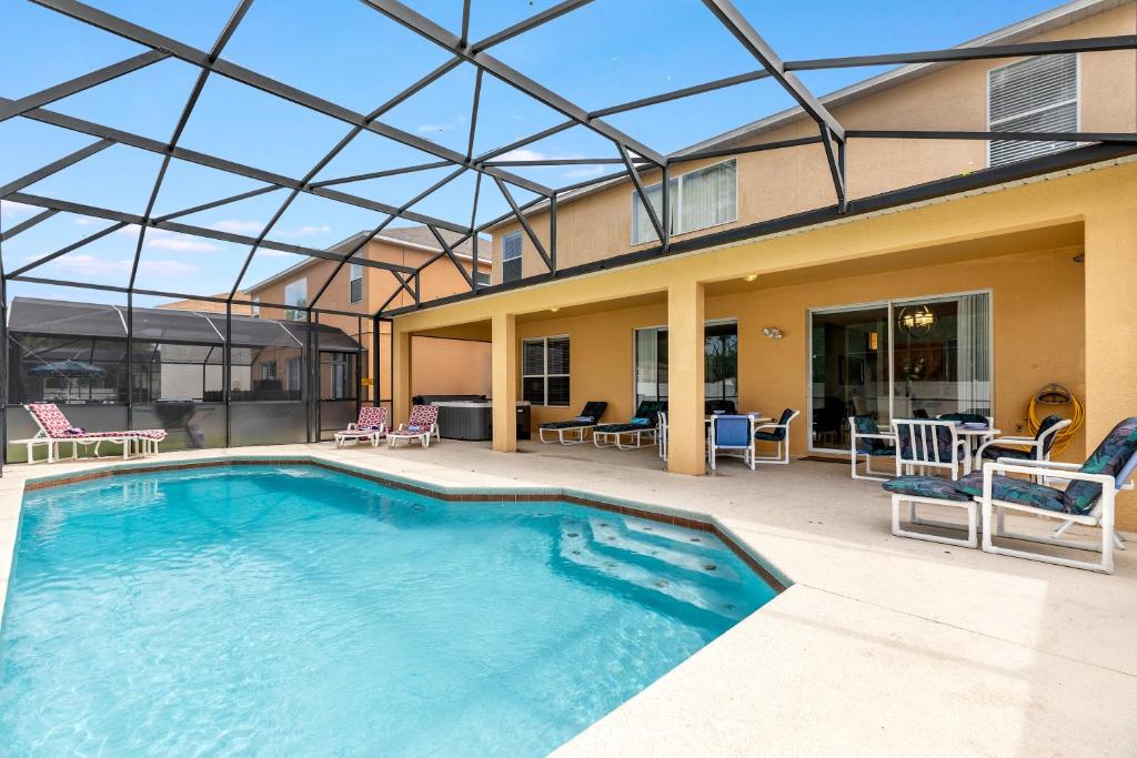 Tiger Lilly- 6 bedroom vacation home in the Disney area with a private pool and hot tub with a spacious patio - image 6