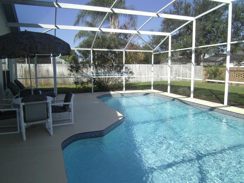 Awonderful 3 bedroom house with its own pool in the Disney area - image 2