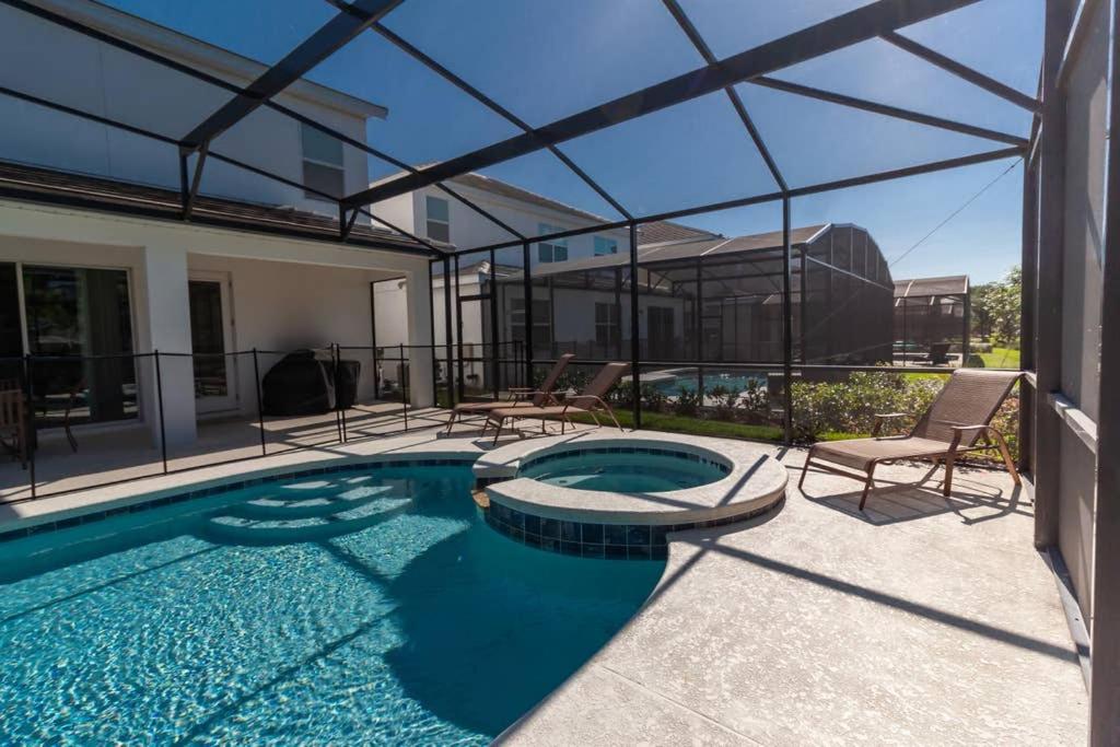 Perfect Getaway Home Near Disney with Pool & Spa - image 4