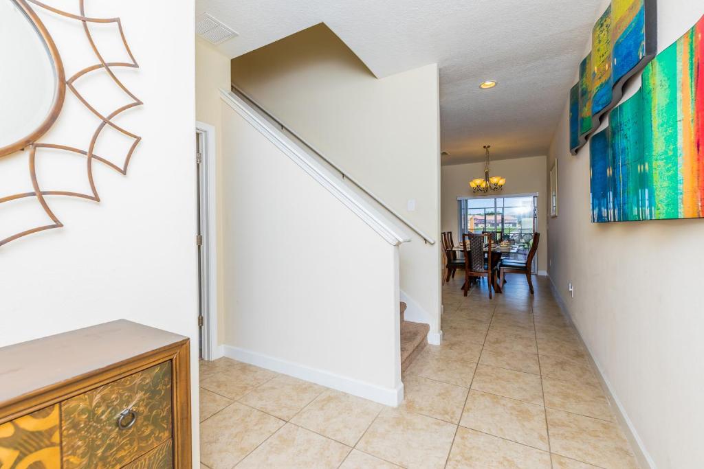 Contemporary 4 Bed 3 Bath Town Home With Upgrades Private Pool i Close to Disney Shopping - image 3