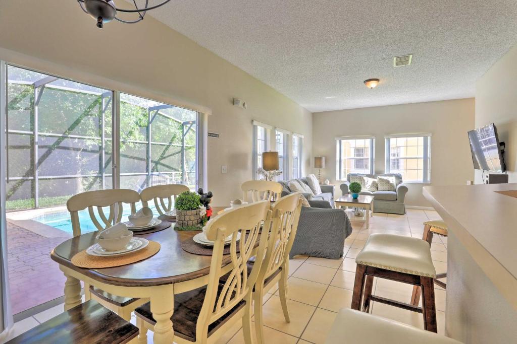 Sunny Villa with Pool and Lanai - 8 Mi to Disney! - image 3