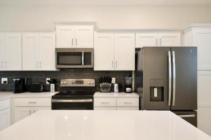 Amazing all new apartment in spectacular Storey Lake community Next to Disney - image 4